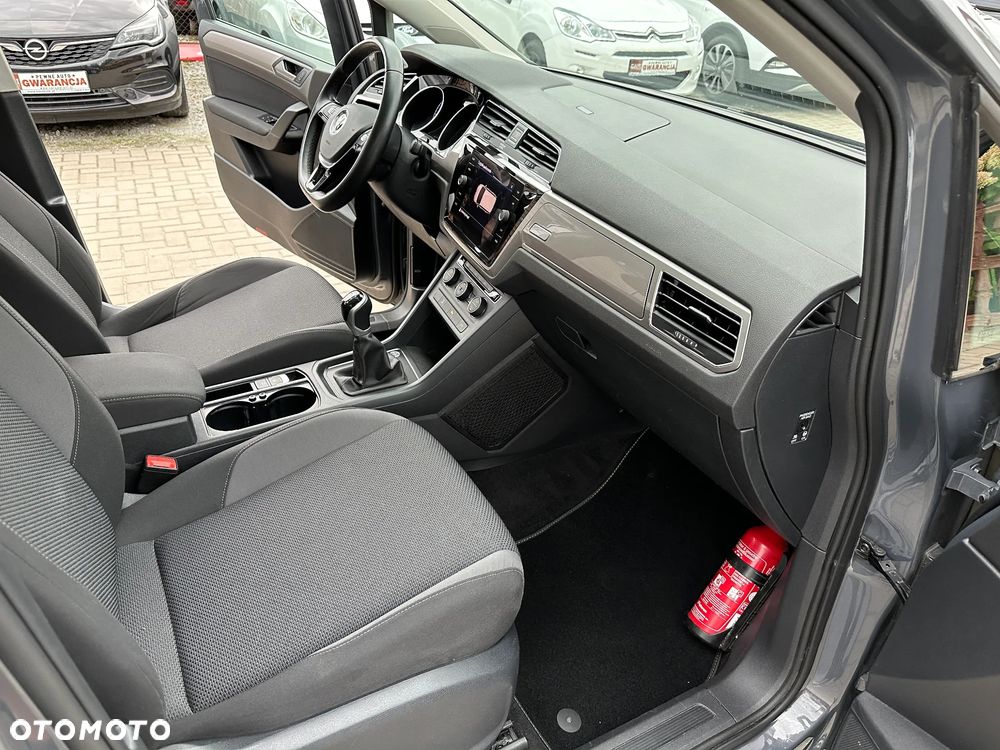 Volkswagen Touran - 21