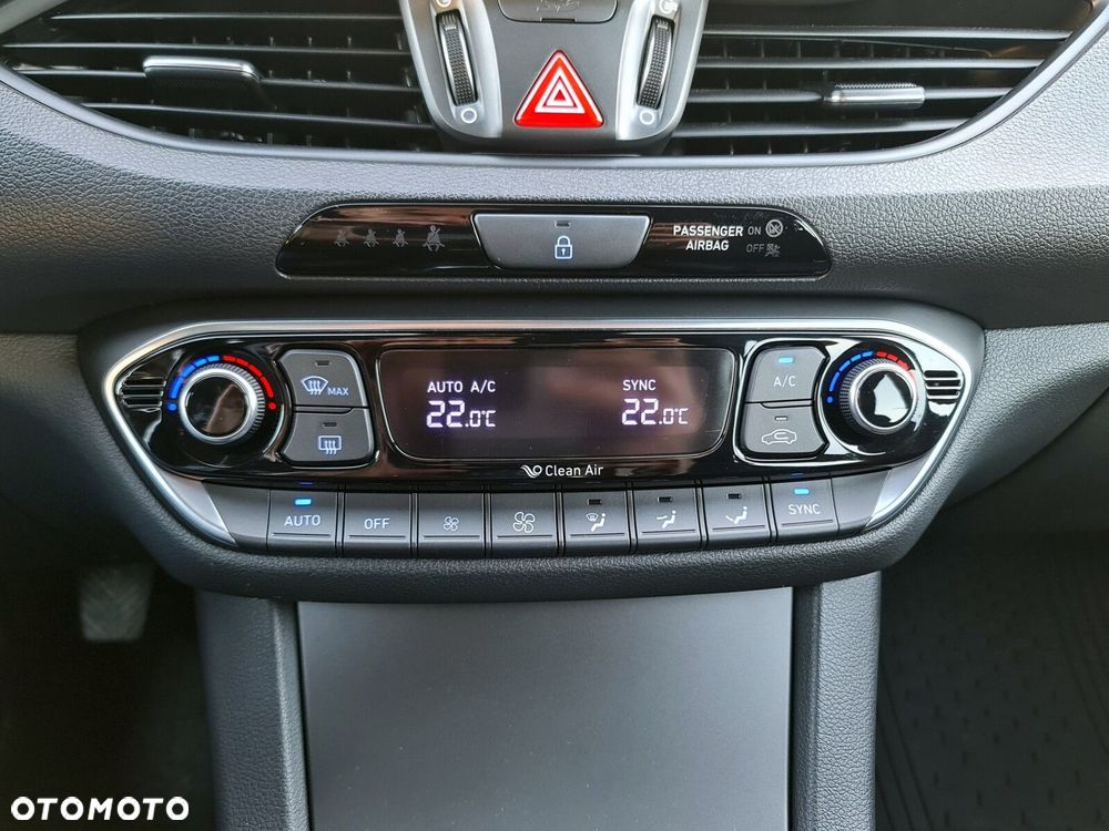 Hyundai i30 1.4 T-GDI Premiere Luxury - 23