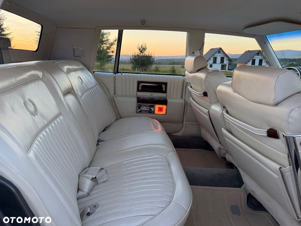 Cadillac Brougham - 22