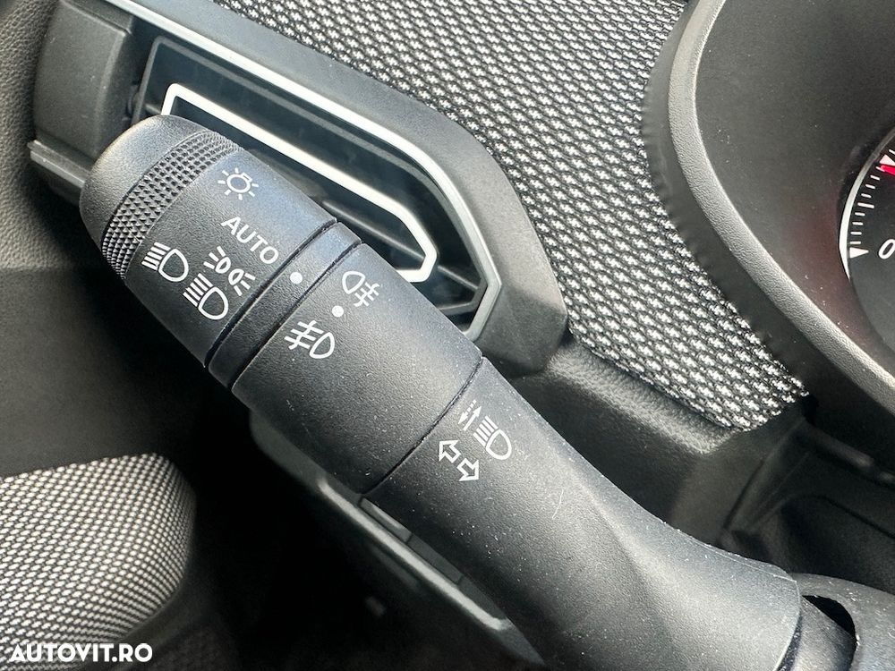 Dacia Logan TCe 90 MT6 Journey - 13