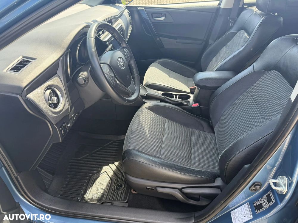 Toyota Auris - 11