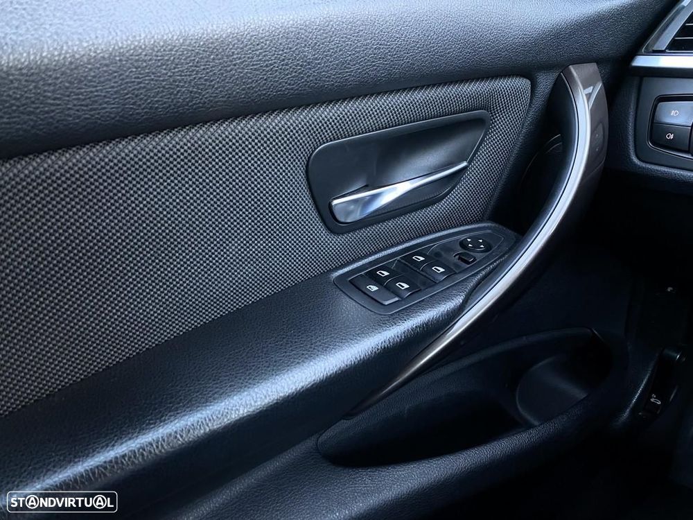 BMW 320 d EfficientDynamics Line Modern - 29