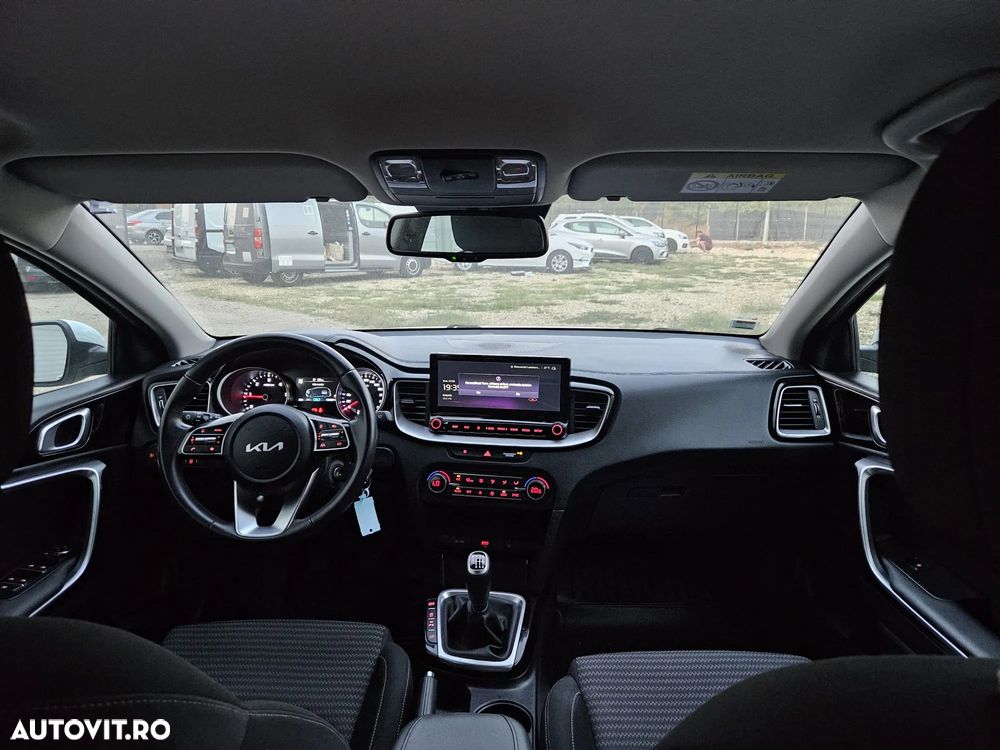 Kia Ceed 1.6 CRDi (48V Mild-Hybrid) Platinum - 4