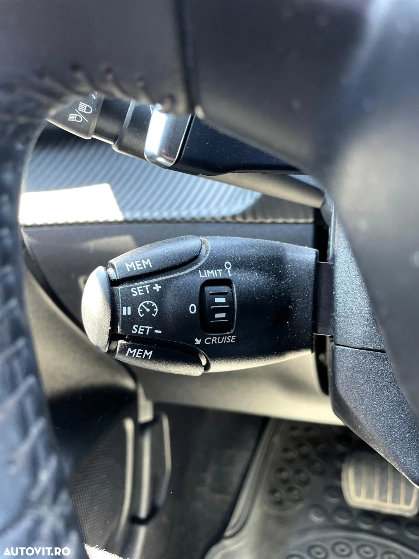 Peugeot 208 1.2 L PureTech STT EAT8 Active Pack - 16