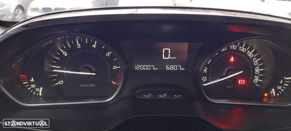 Peugeot 2008 1.2 PureTech Allure - 7