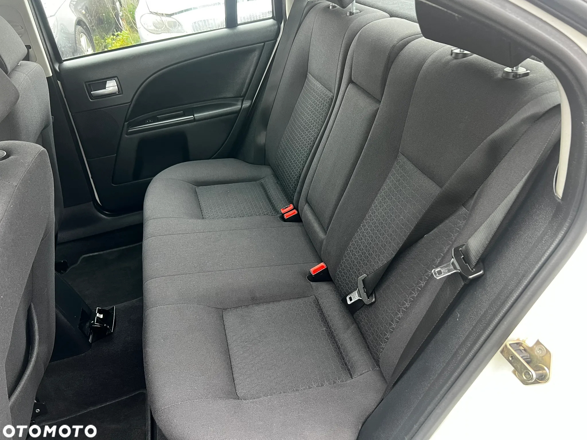 Ford Mondeo 2.0 Ambiente - 26