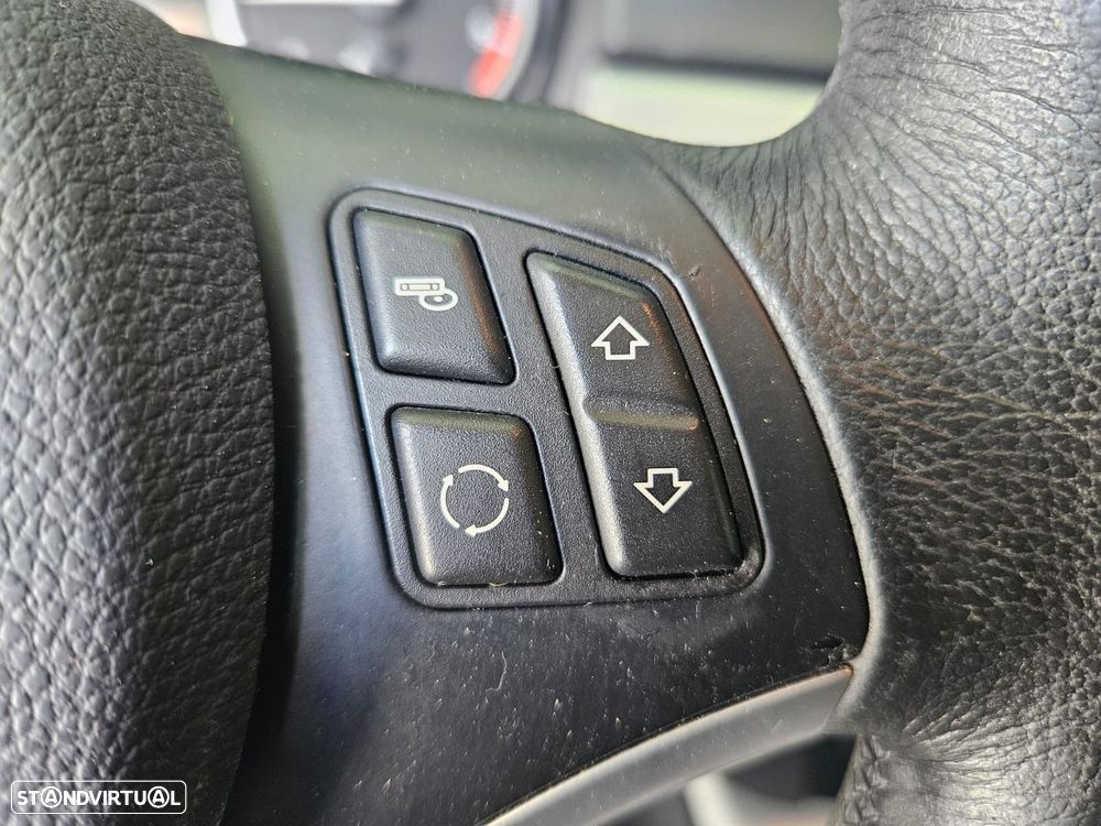 BMW 318 d LifeStyle - 35