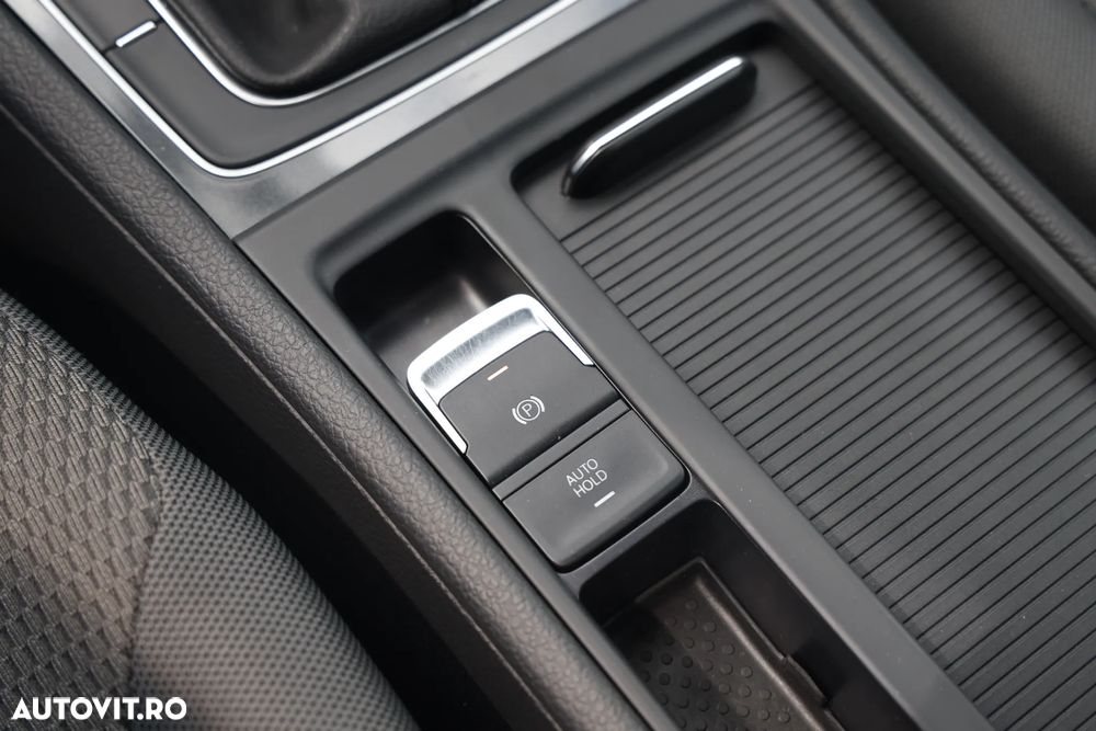 Volkswagen Golf 1.6 TDI SCR Comfortline - 25