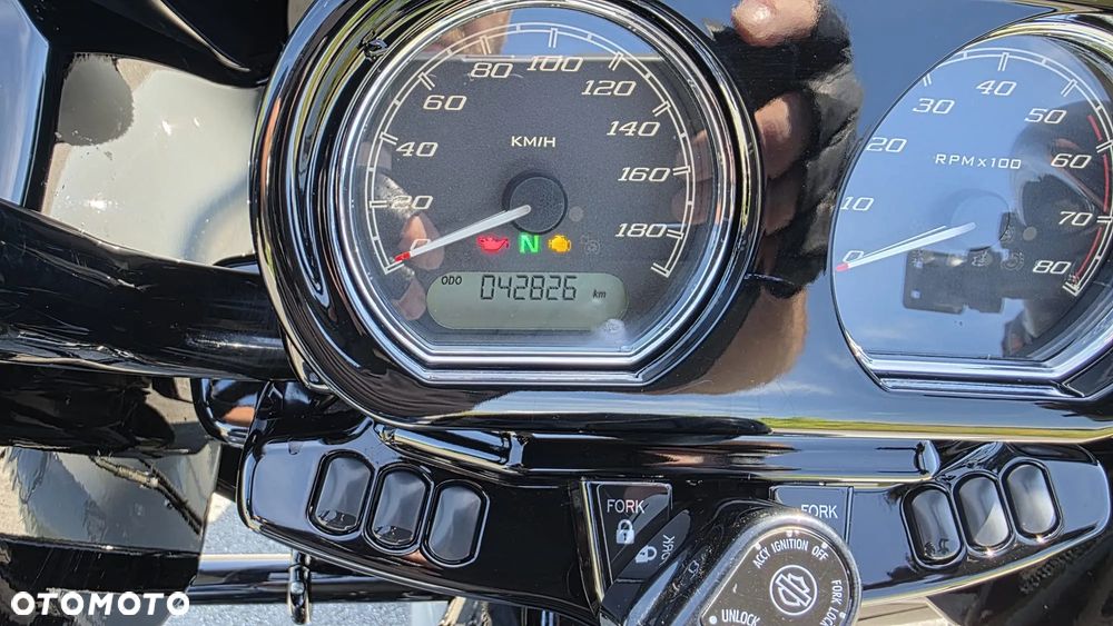 Harley-Davidson Touring Road Glide - 10