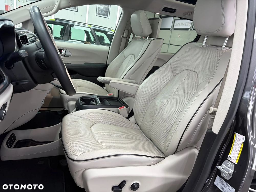 Chrysler Pacifica - 8