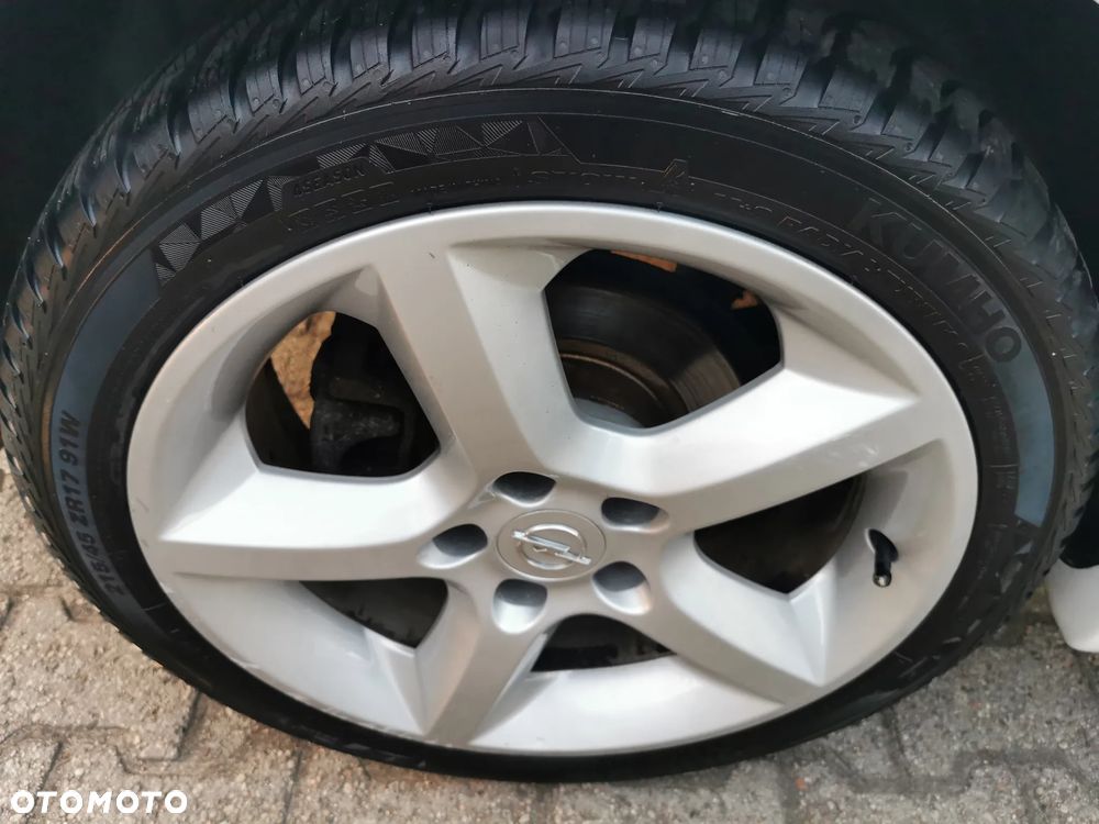 Opel Astra 1.6 Black&White - 40
