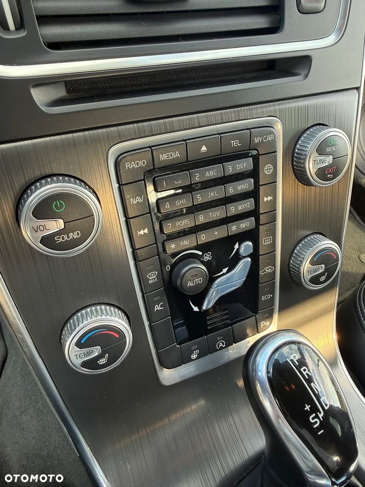 Volvo V60 Cross Country D4 Drive-E Momentum - 14