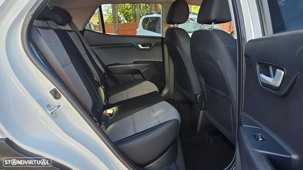 Kia Stonic 1.2 MPi Dynamic - 23