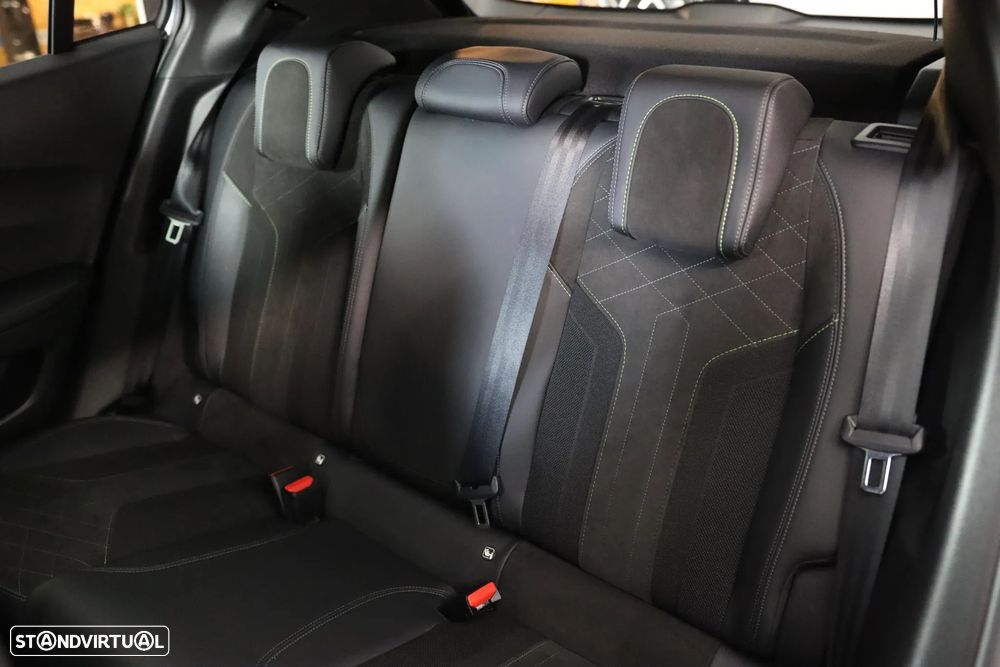 Peugeot 2008 PureTech 155 EAT8 GT - 22