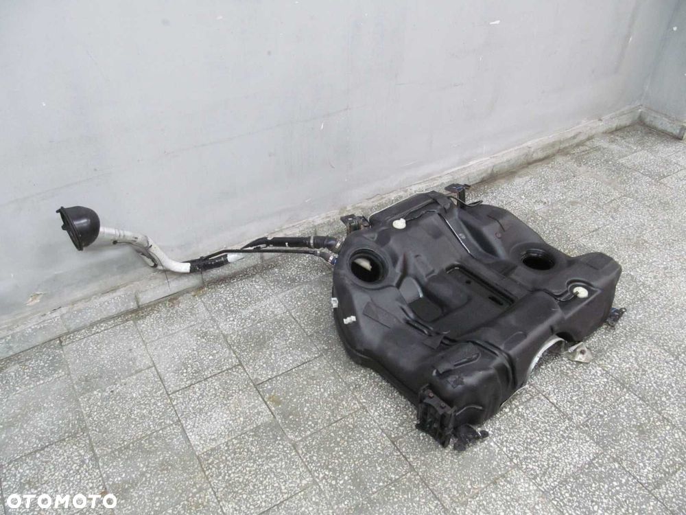 VOLVO V70 XC70 2.4 D5 LIFT ZBIORNIK BAK PALIWA 04-07 - 2