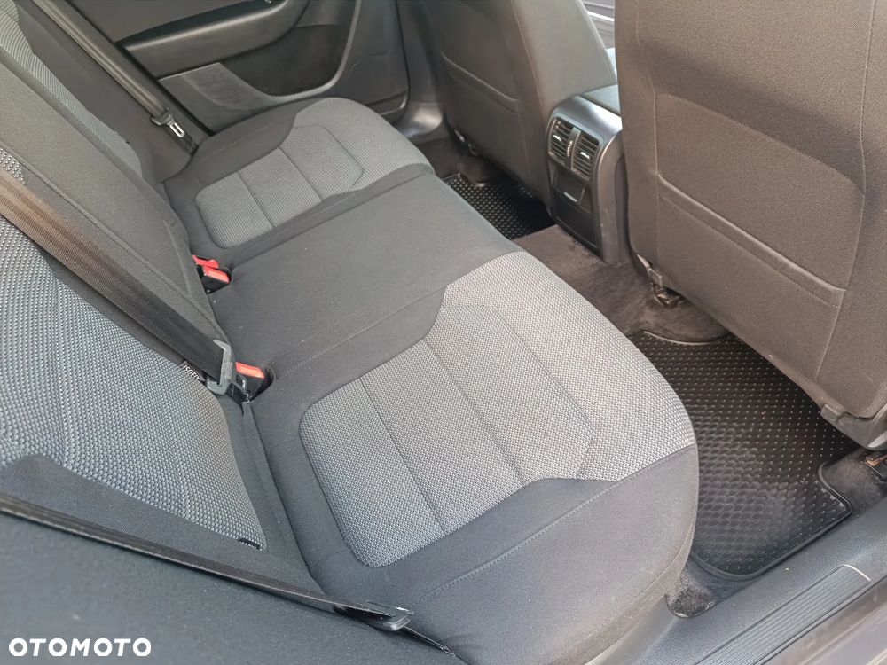 Volkswagen Passat 2.0 TDI DSG BlueMotion Technology Comfortline - 21
