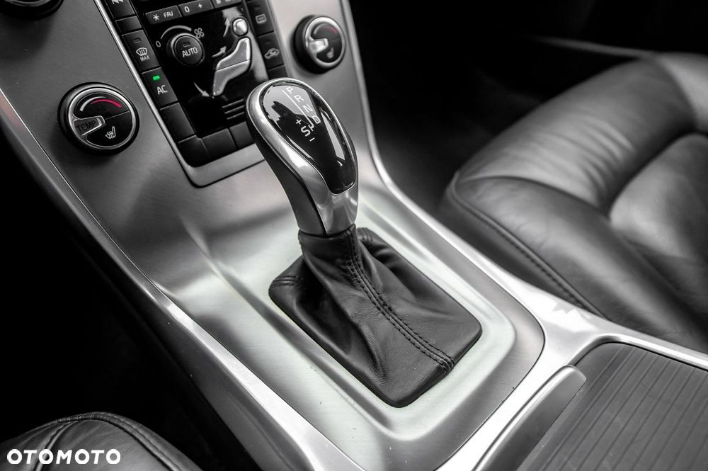 Volvo V70 T6 AWD Geartronic Momentum - 24