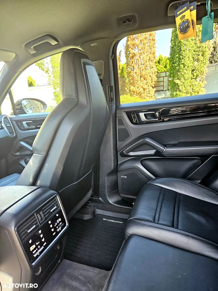 Porsche Cayenne Standard - 15
