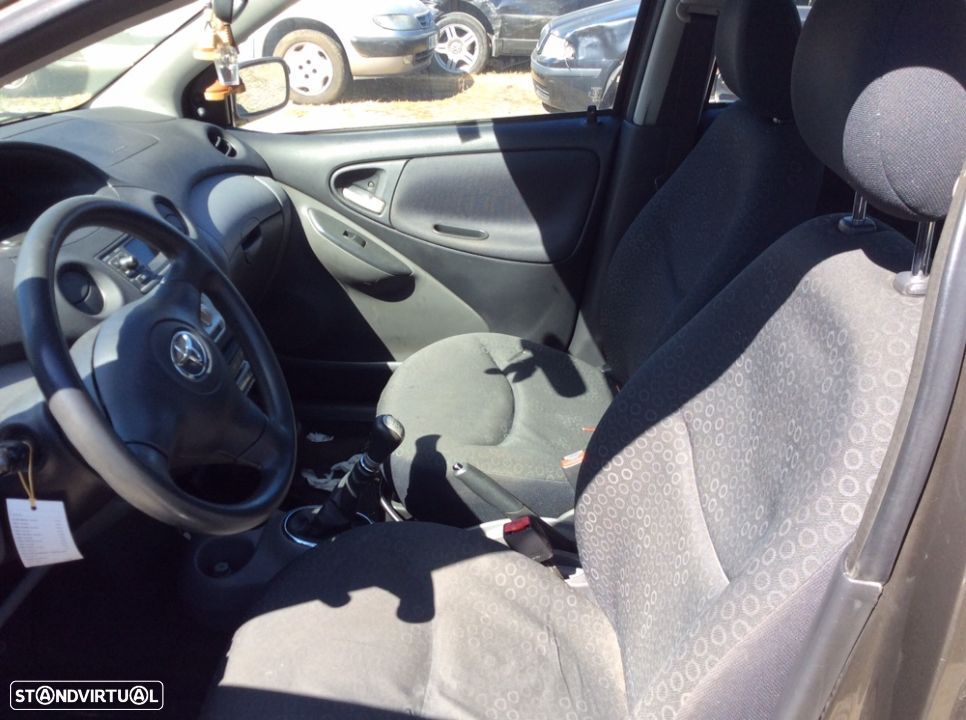 Toyota Yaris 1.4 D4D às peças - 7