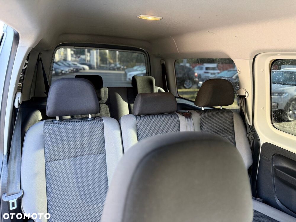 Volkswagen Caddy Maxi DSG - 23