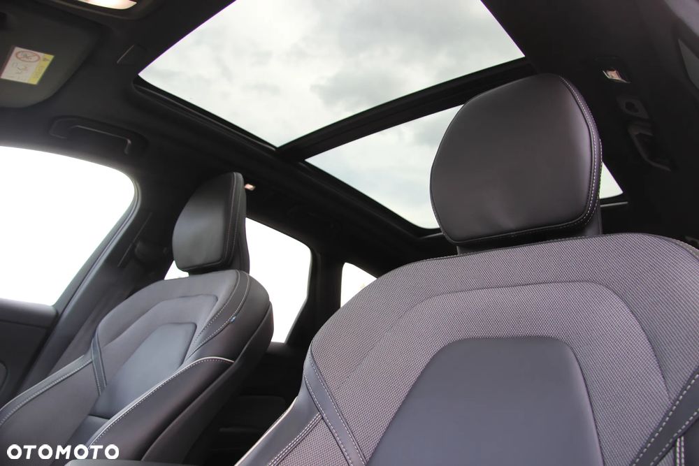 Volvo XC 60 B4 D AWD Plus Dark - 25