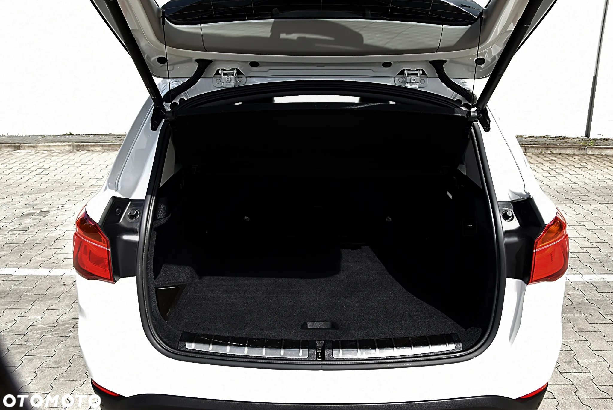 BMW X1 sDrive18i GPF xLine - 11