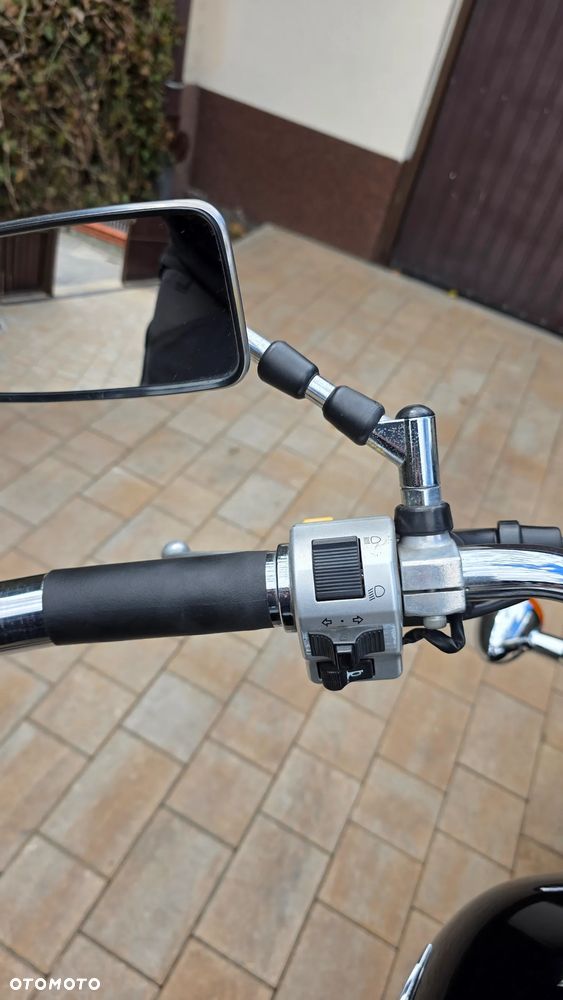 Suzuki Intruder - 17