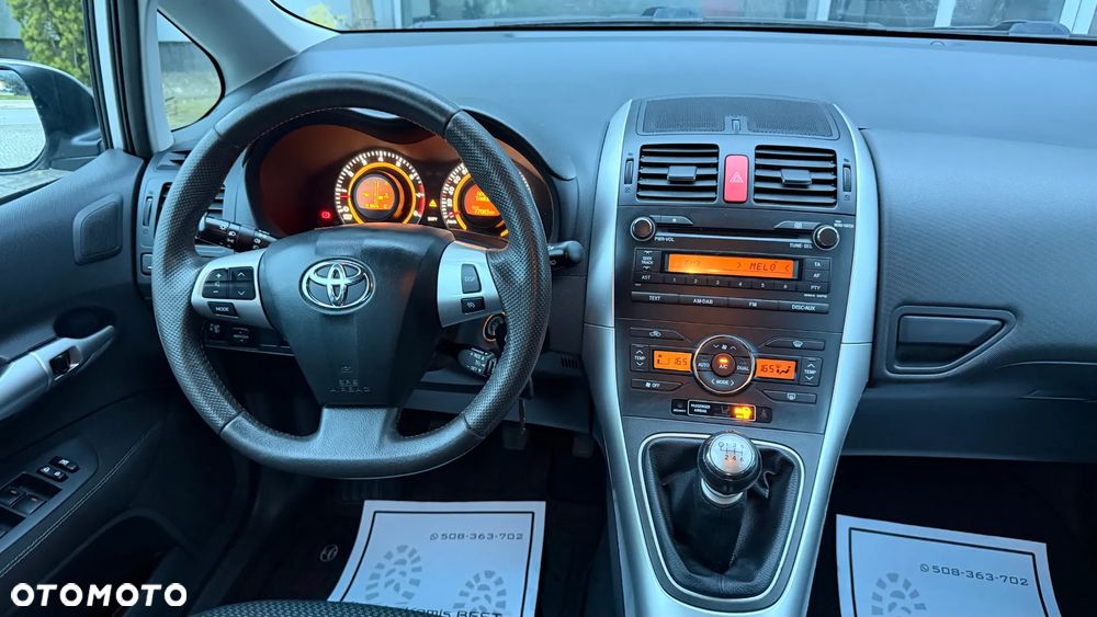 Toyota Auris 1.6 Prestige - 8