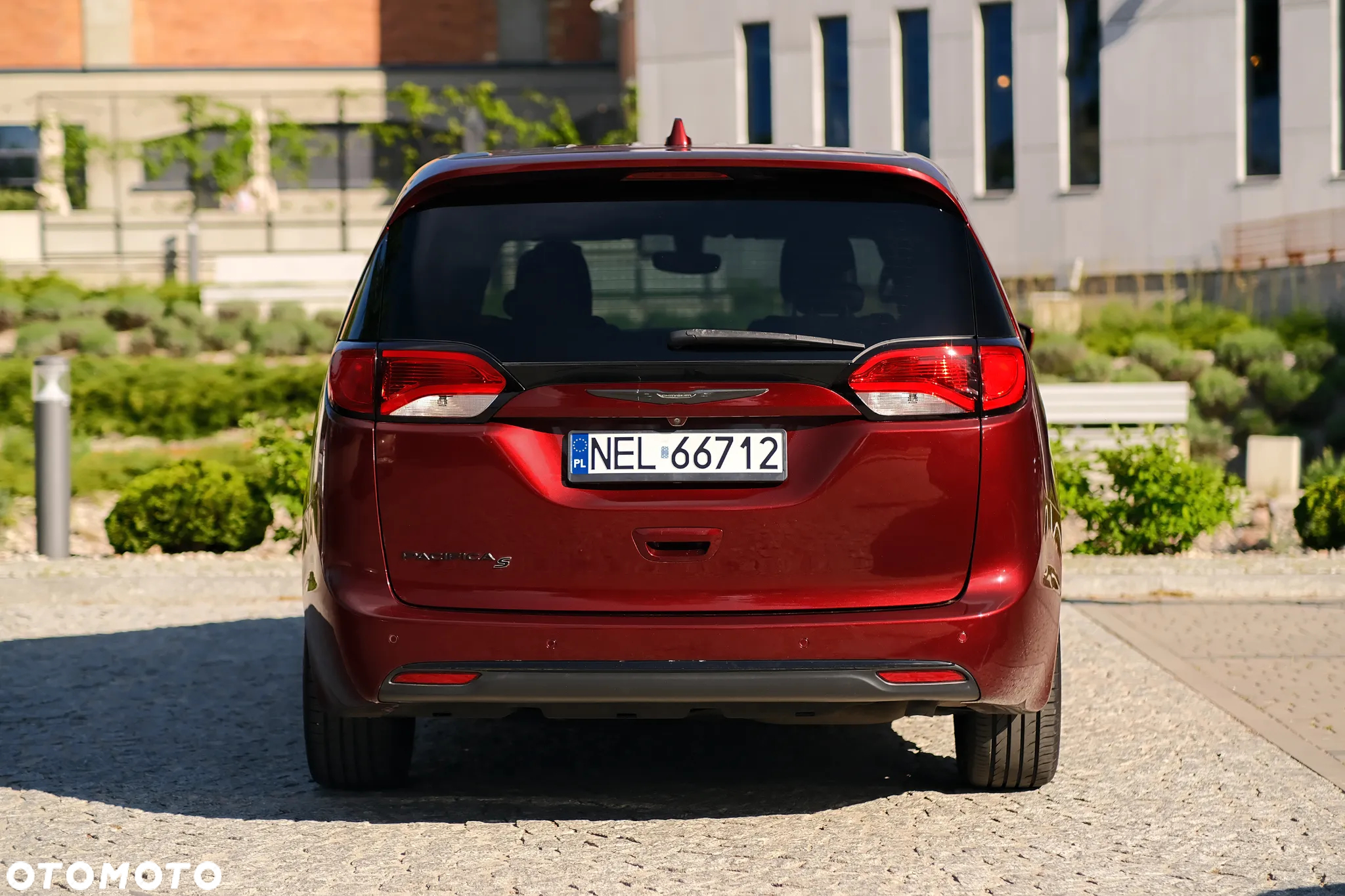 Chrysler Pacifica - 10
