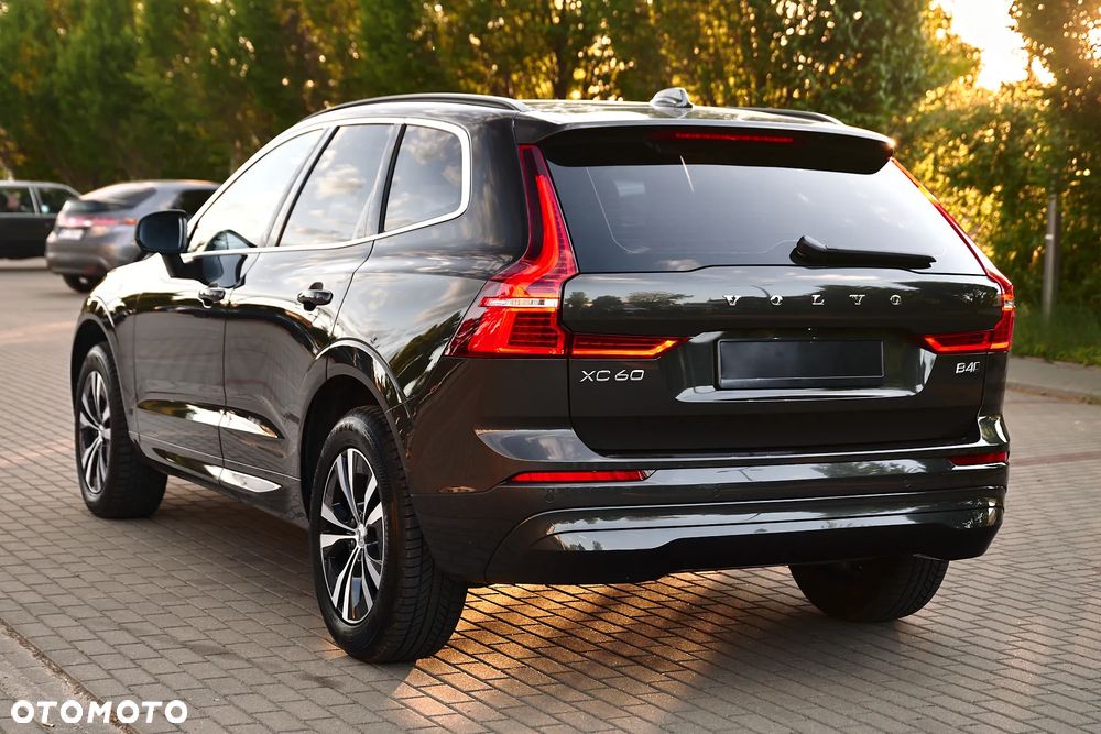 Volvo XC 60 B4 D AWD Momentum Pro - 11