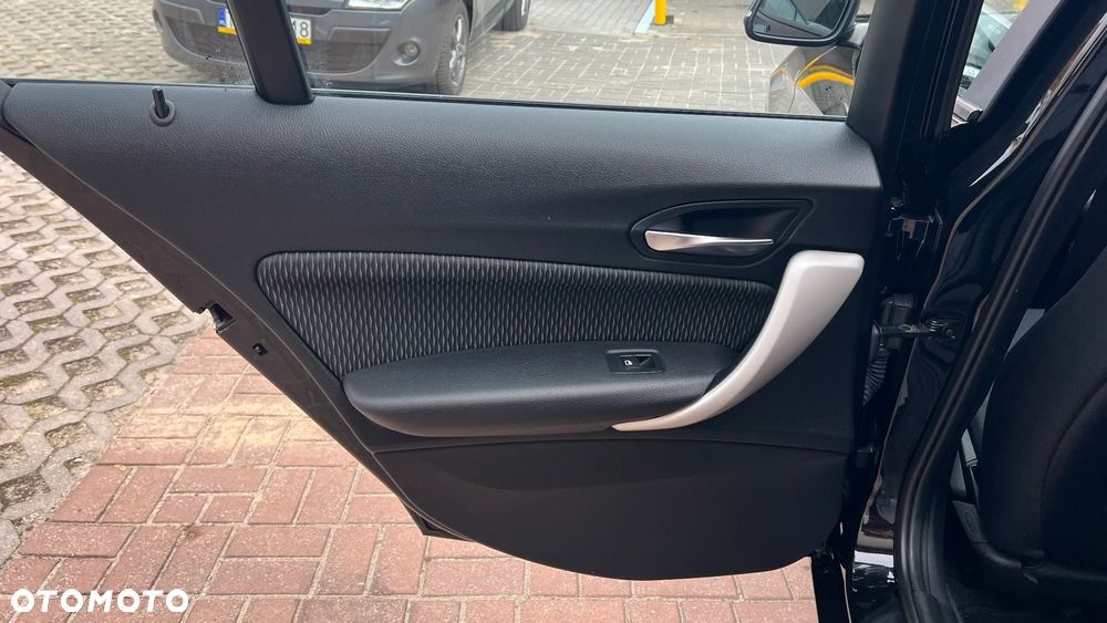 BMW Seria 1 116i - 29