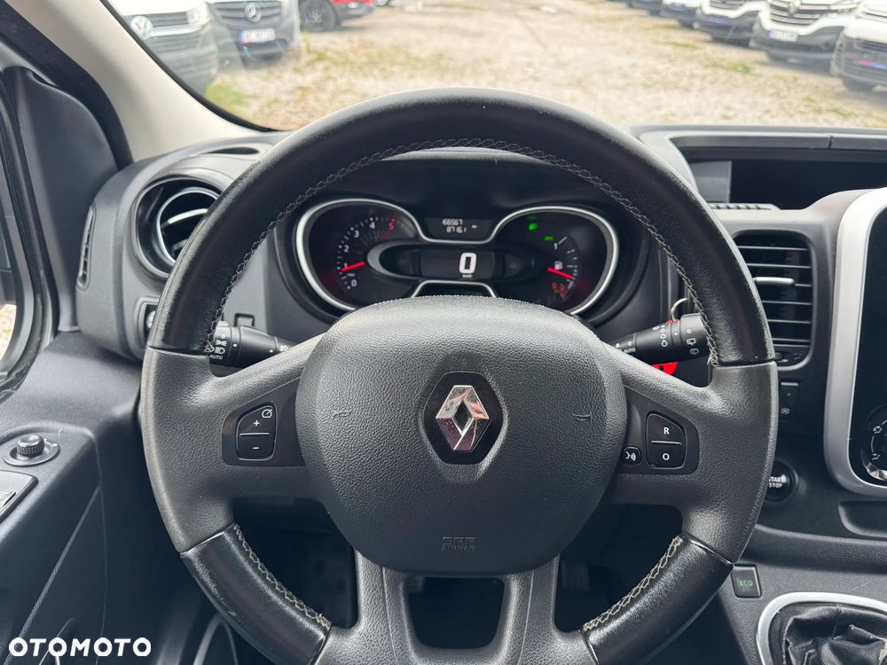 Renault Trafic 2.0 dCi - 11