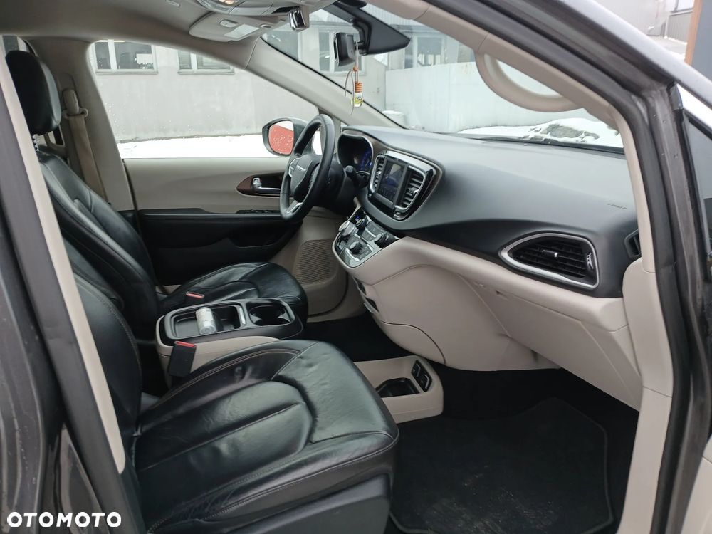 Chrysler Pacifica - 21