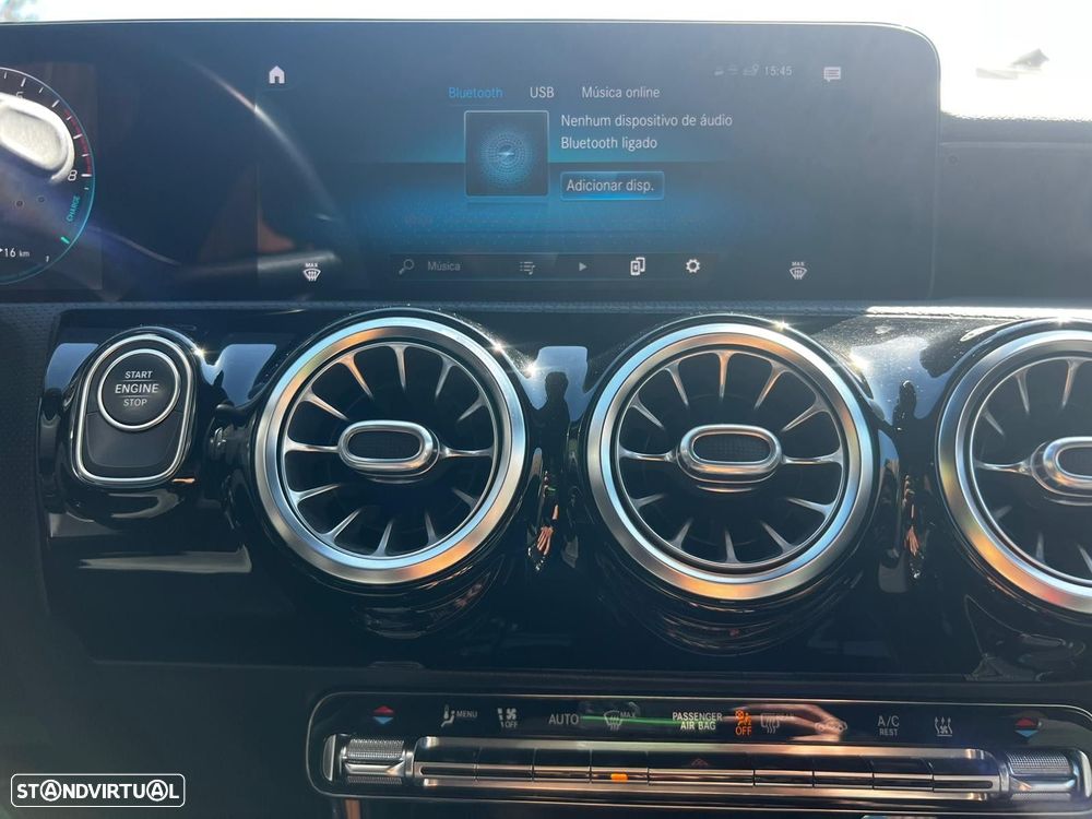 Mercedes-Benz A 250 Limousine e AMG Line - 25