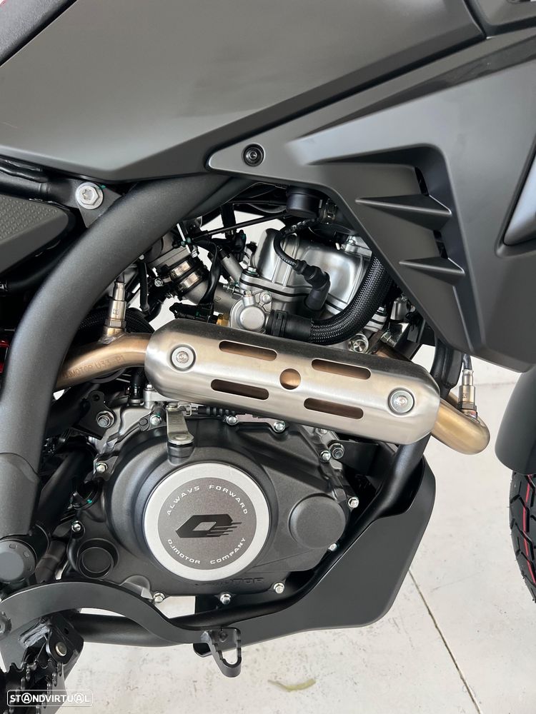 QJ Motor SRT 125DX - 8