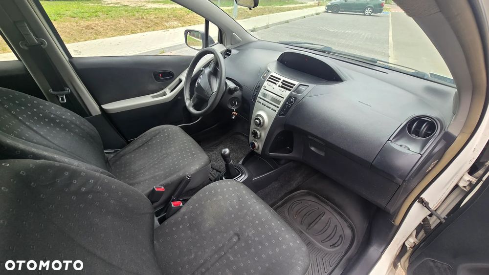 Toyota Yaris 1.0 Luna - 12