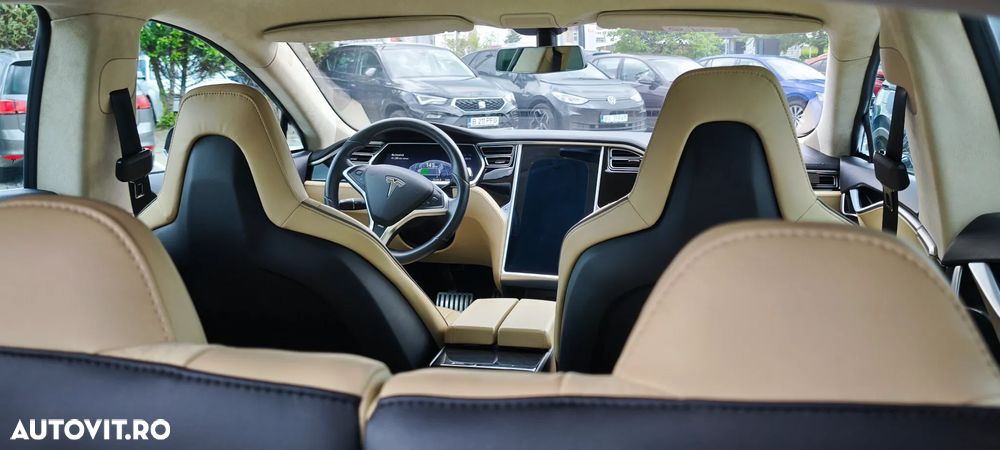 Tesla Model S - 6