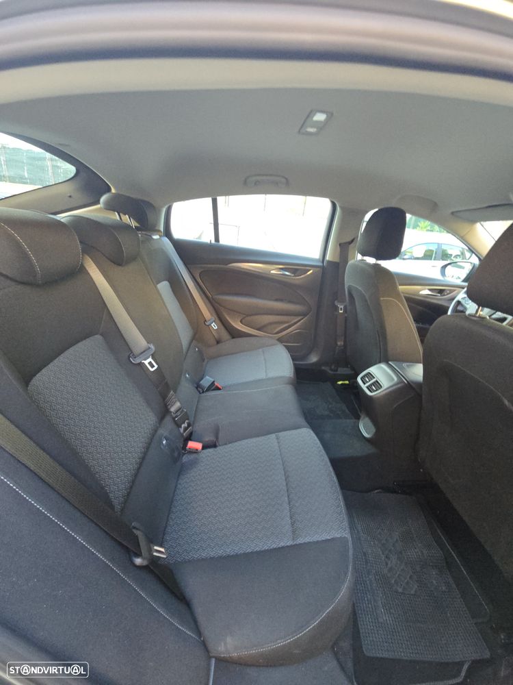 Opel Insignia 1.6 CDTI executive S/S - 25