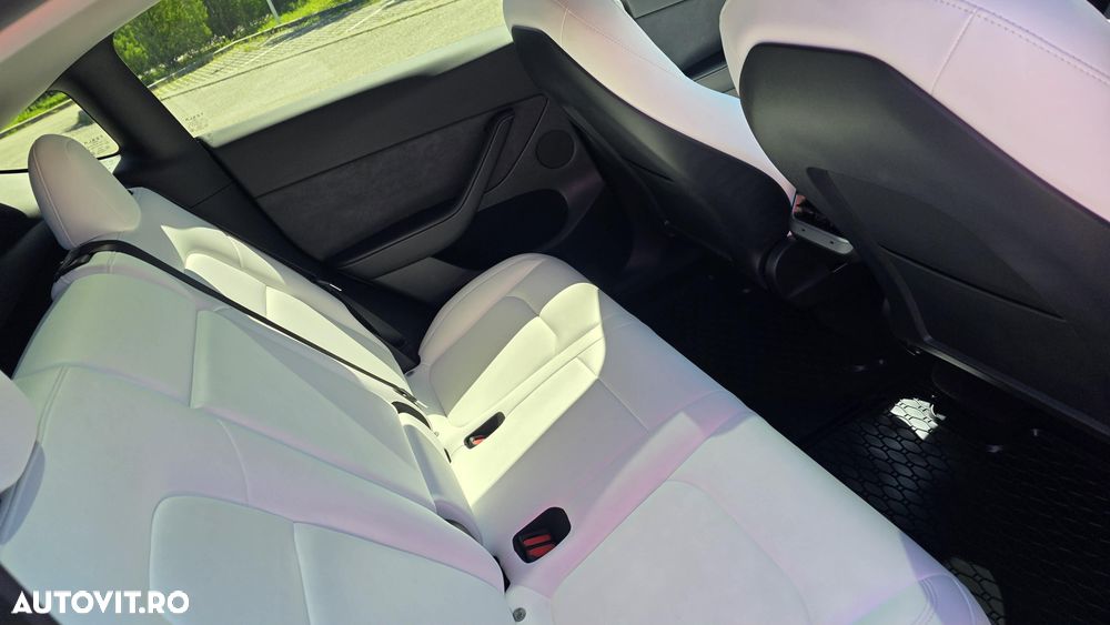 Tesla Model Y - 7