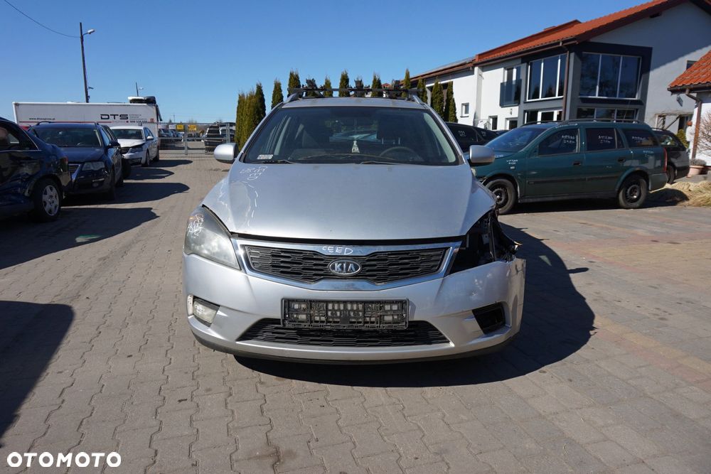 KIA CEED I LIFT KOMBI 2011 9S 1.6 16V G4FC 123KM M6CF1 SREBRNY na części - 8
