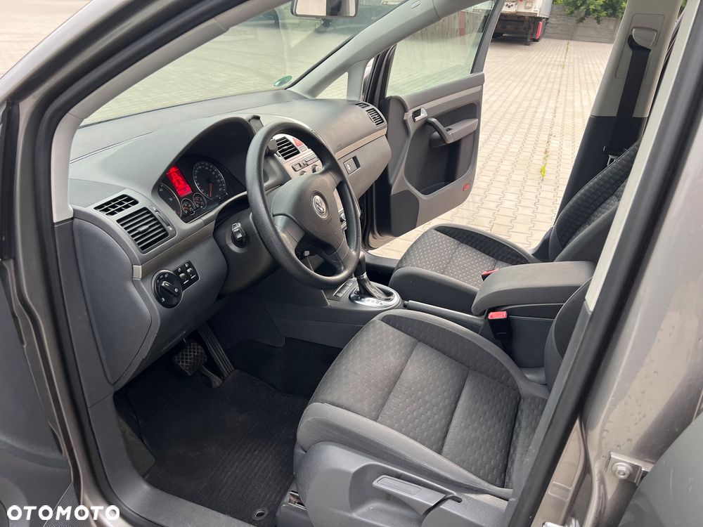 Volkswagen Touran 2.0 TDI DSG United - 9