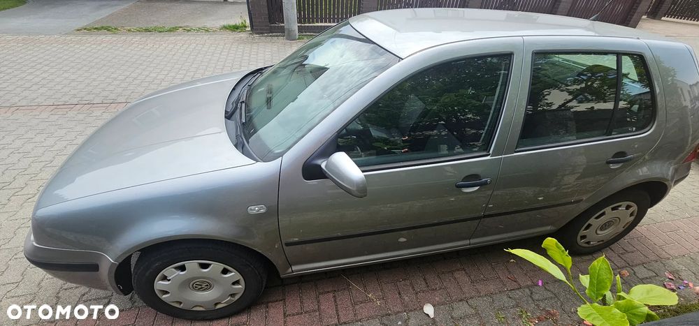 Volkswagen Golf - 6