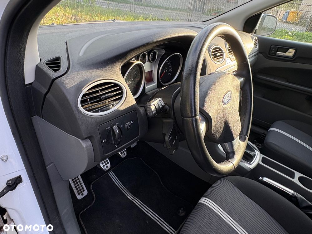 Ford Focus 1.6 16V Sport - 14