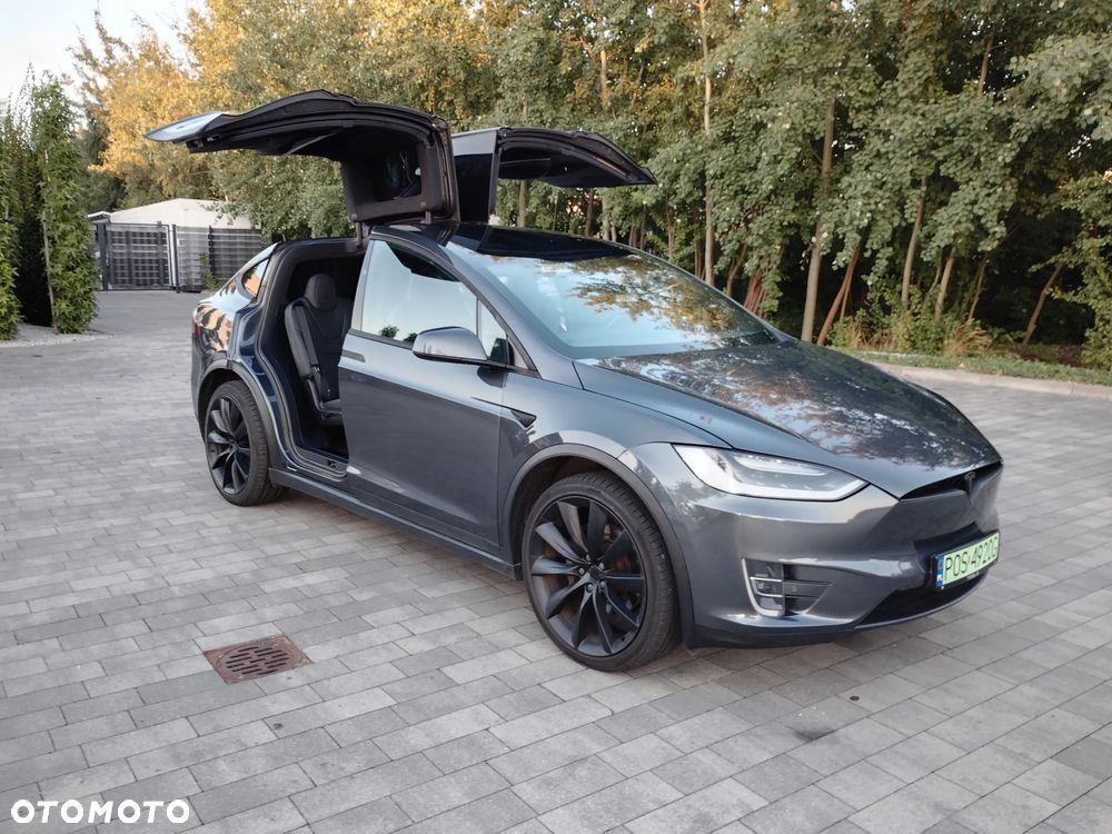 Tesla Model X - 8