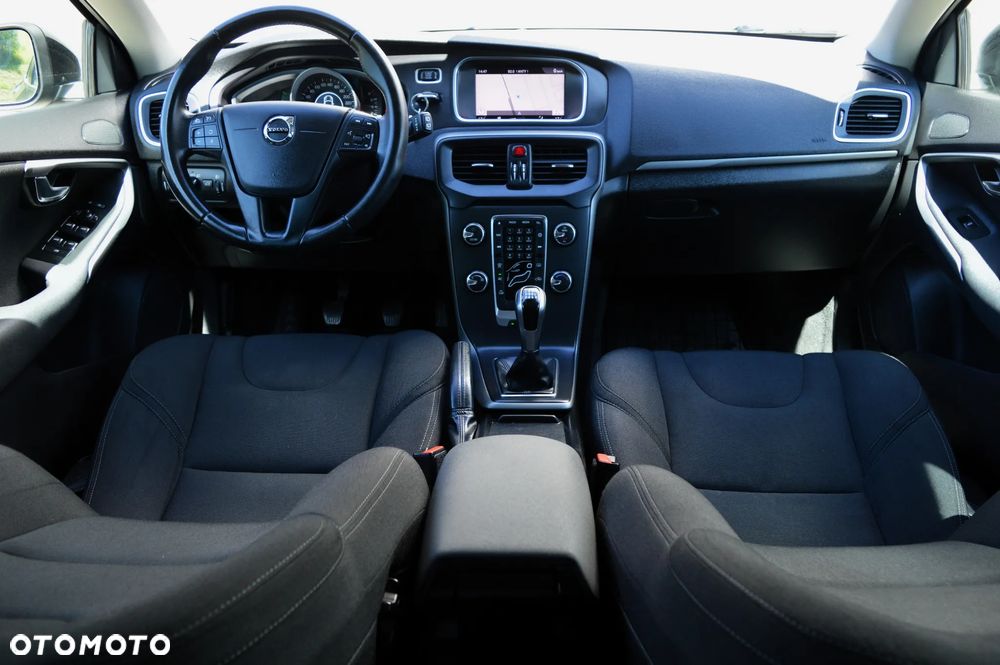 Volvo V40 T2 Momentum - 8