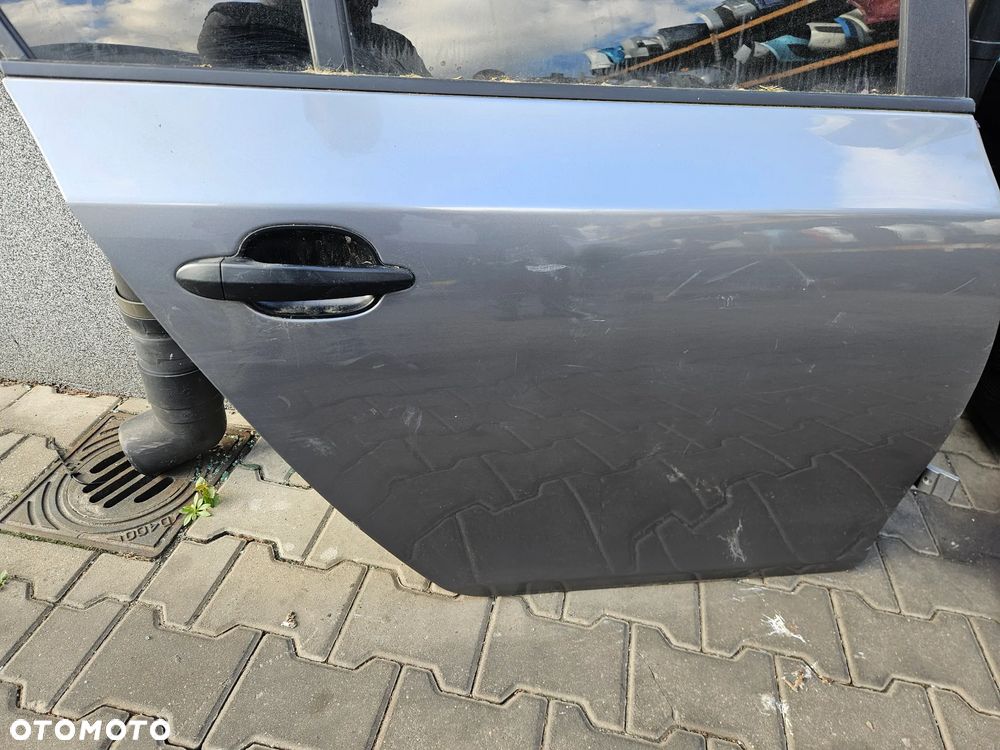 BMW  E60 5 drzwi tył tylne  prawe lewe - 2