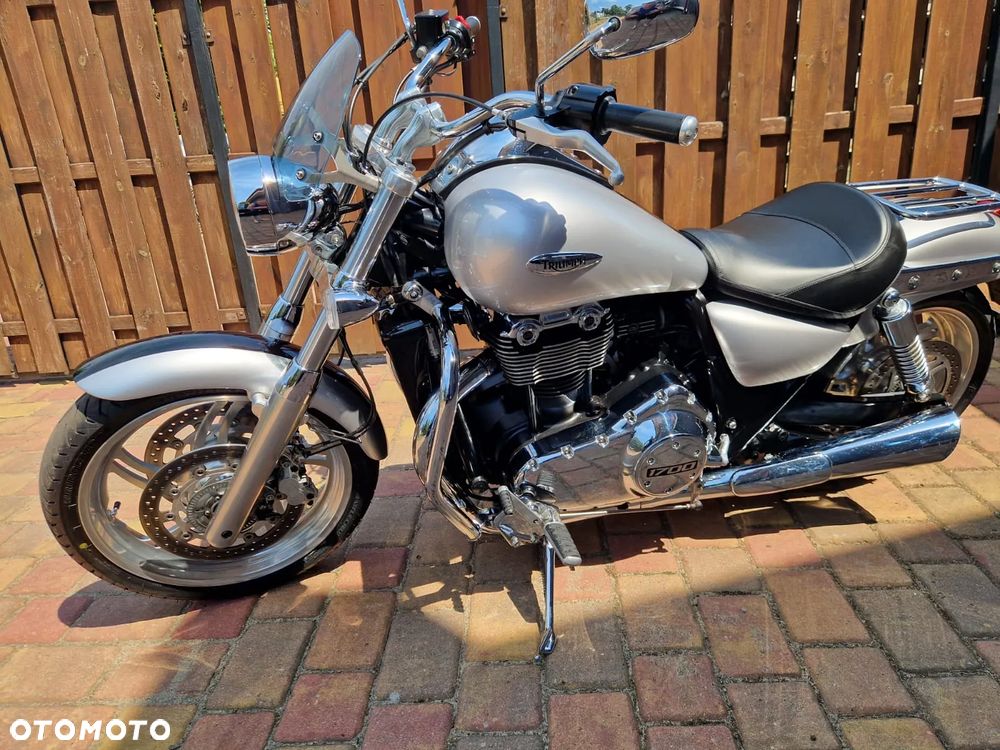 Triumph Thunderbird - 9