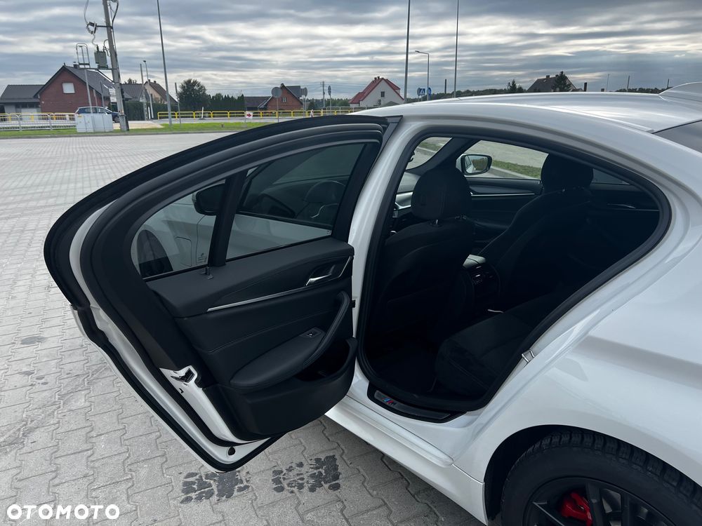 BMW Seria 5 530e xDrive M Sport Edition - 18