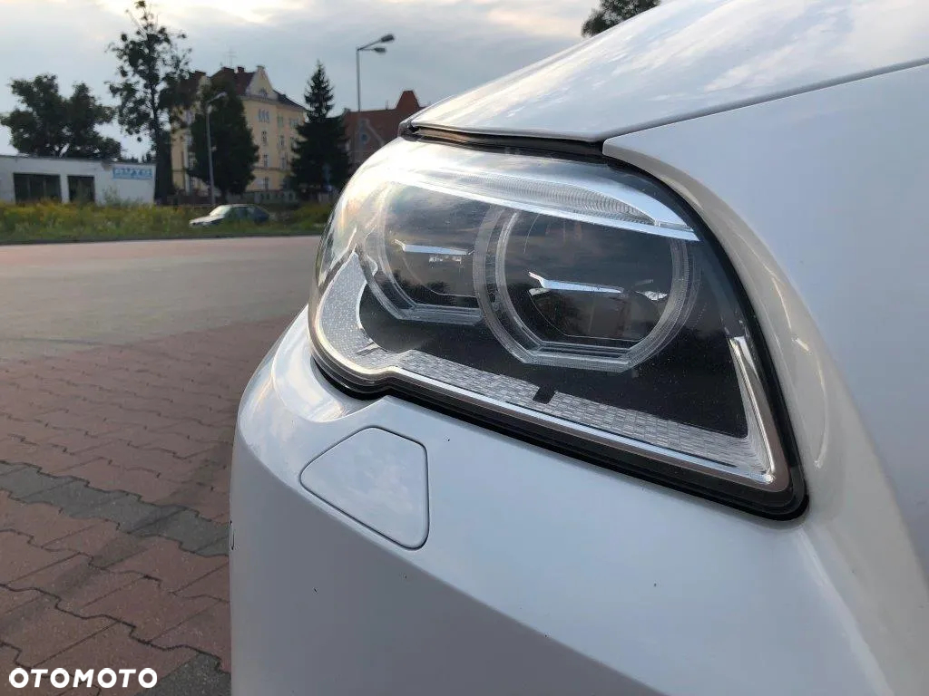 BMW Seria 5 528i xDrive - 8