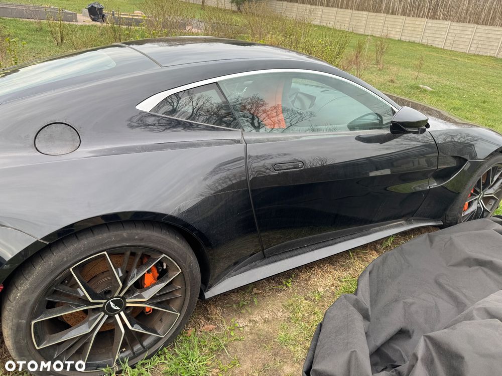 Aston Martin Vantage - 1
